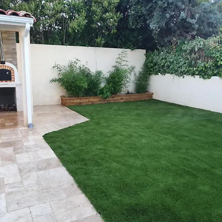 Dependance Et Avec Piscine Et Jardin Prives Sans Vis-a-vis
