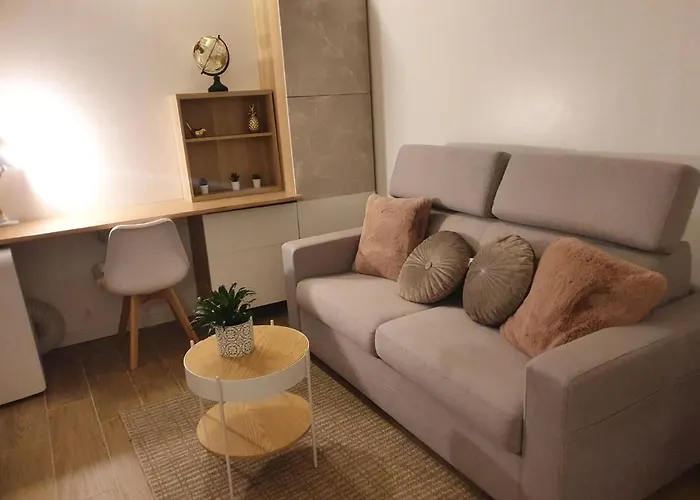 Nyaraló Dependance Et Avec Piscine Et Jardin Prives Sans Vis-a-vis Montarnaud